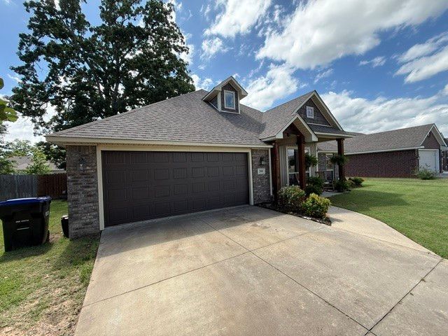 200 Honeysuckle Street, Alma, AR 72921