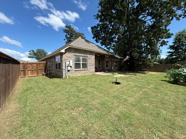 200 Honeysuckle Street, Alma, AR 72921