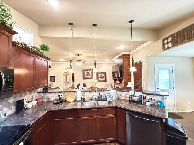 200 Honeysuckle Street, Alma, AR 72921