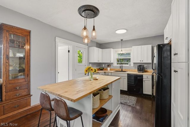 1605 Warren Road, Lakewood, OH 44107