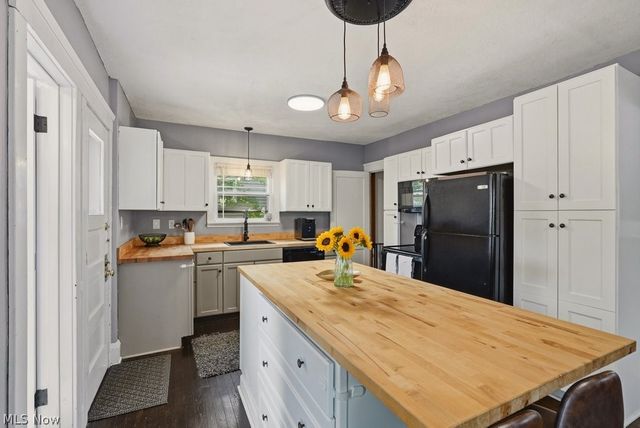 1605 Warren Road, Lakewood, OH 44107
