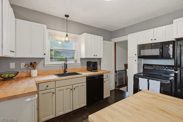 1605 Warren Road, Lakewood, OH 44107
