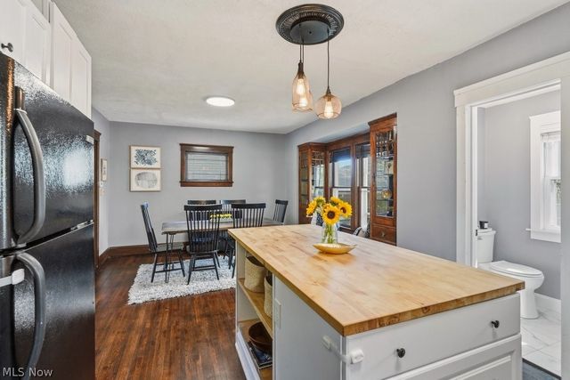 1605 Warren Road, Lakewood, OH 44107