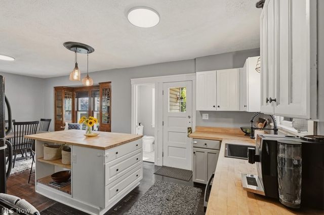 1605 Warren Road, Lakewood, OH 44107