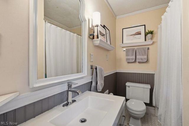 1605 Warren Road, Lakewood, OH 44107