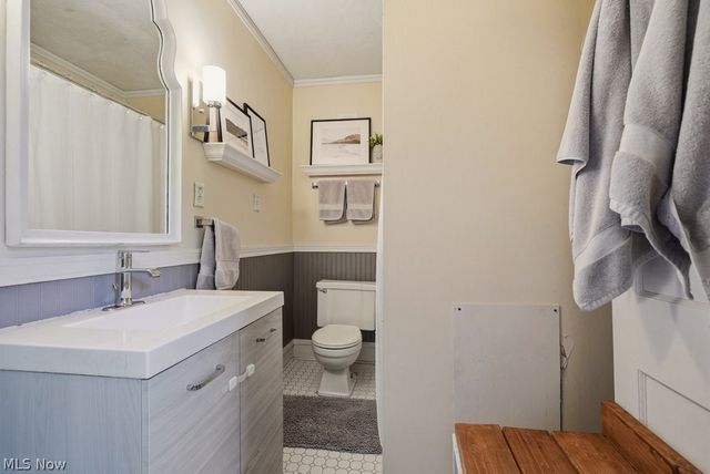 1605 Warren Road, Lakewood, OH 44107