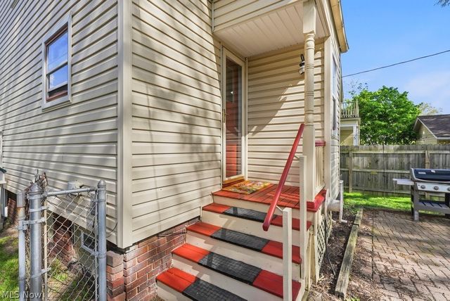 1605 Warren Road, Lakewood, OH 44107