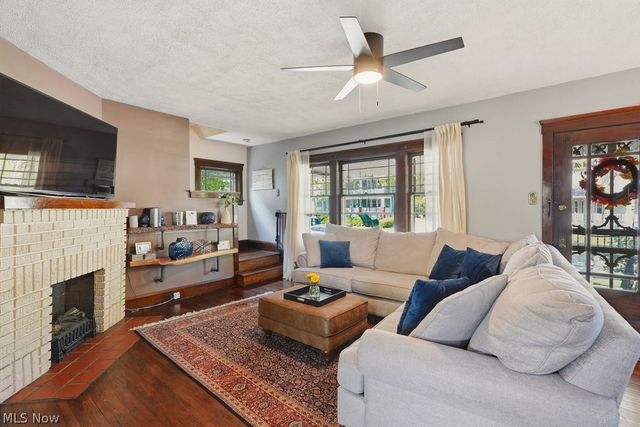 1605 Warren Road, Lakewood, OH 44107