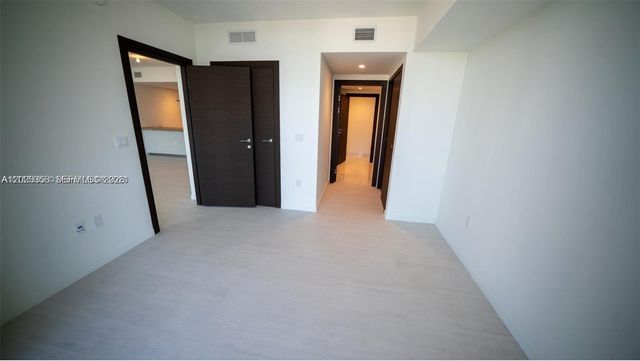 1000 Brickell Plz 3411, Miami, FL 33131