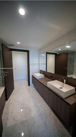 1000 Brickell Plz 3411, Miami, FL 33131