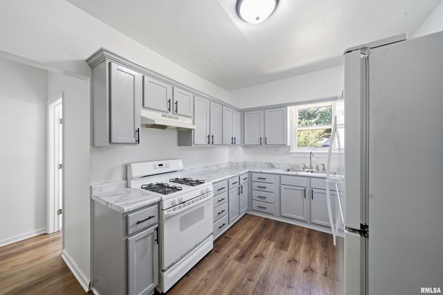 303 MCKINLEY Avenue, Bartonville, IL 61607