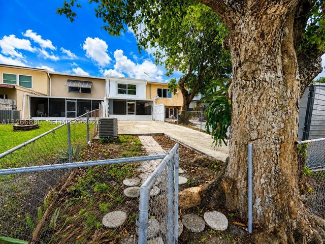 1720 W 75th St, Hialeah, FL 33014