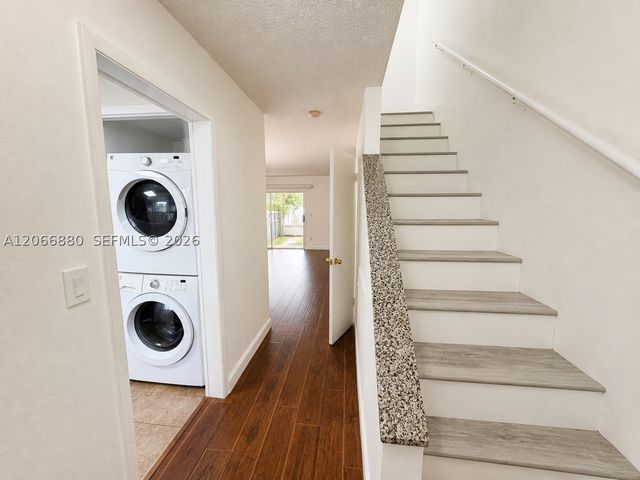 1720 W 75th St, Hialeah, FL 33014