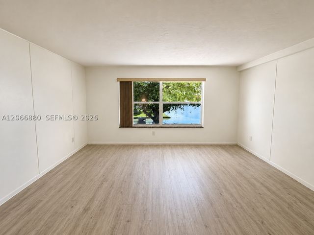 1720 W 75th St, Hialeah, FL 33014