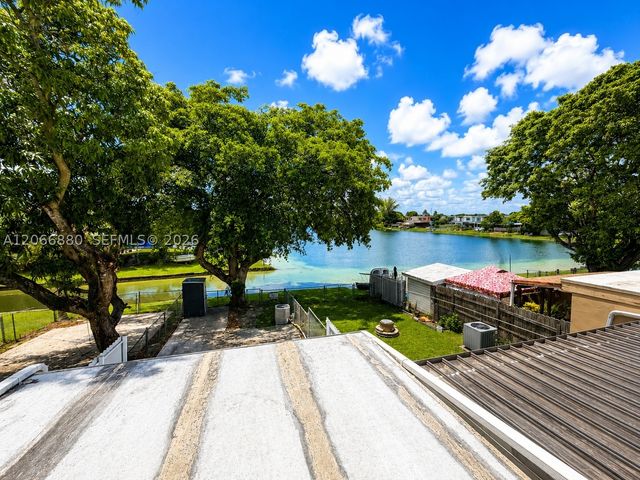 1720 W 75th St, Hialeah, FL 33014