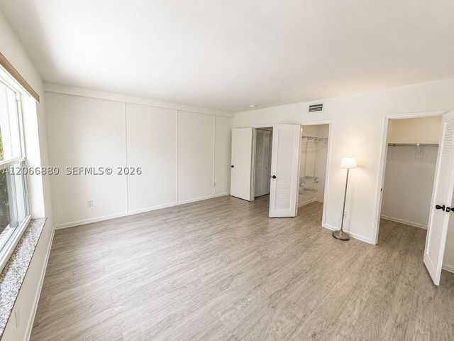 1720 W 75th St, Hialeah, FL 33014
