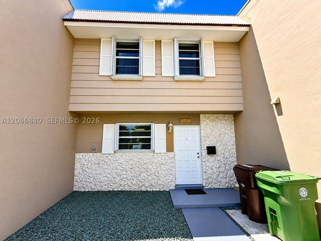1720 W 75th St, Hialeah, FL 33014