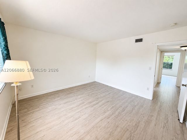 1720 W 75th St, Hialeah, FL 33014
