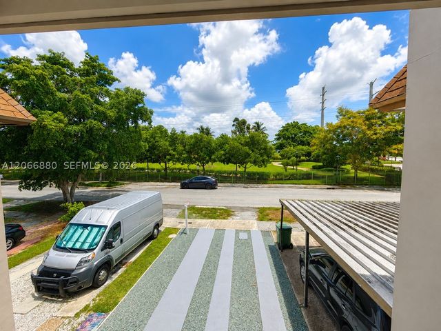 1720 W 75th St, Hialeah, FL 33014