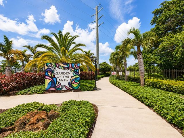 1720 W 75th St, Hialeah, FL 33014