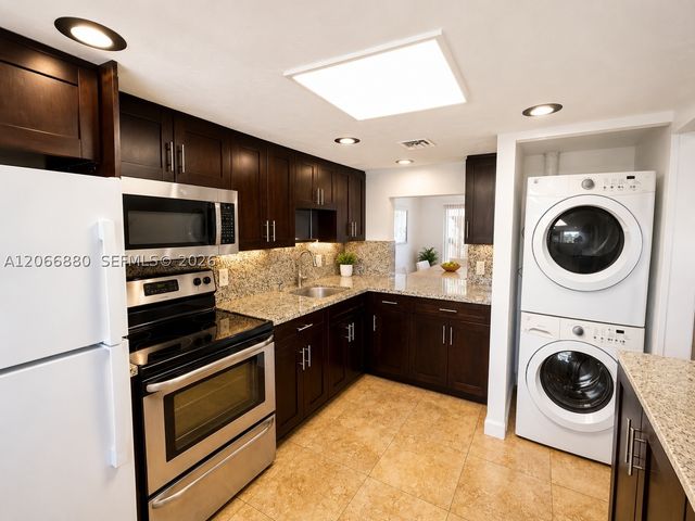1720 W 75th St, Hialeah, FL 33014