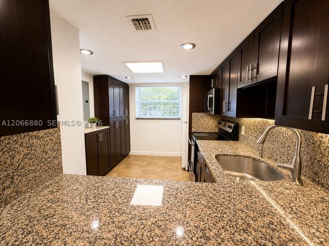 1720 W 75th St, Hialeah, FL 33014