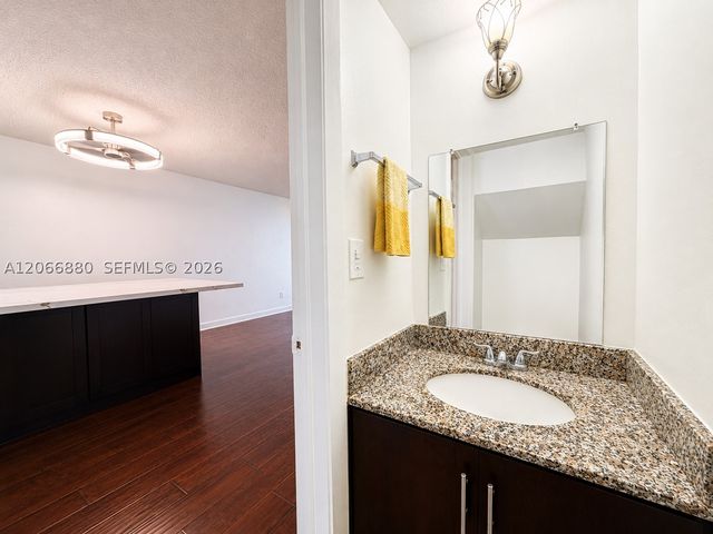 1720 W 75th St, Hialeah, FL 33014