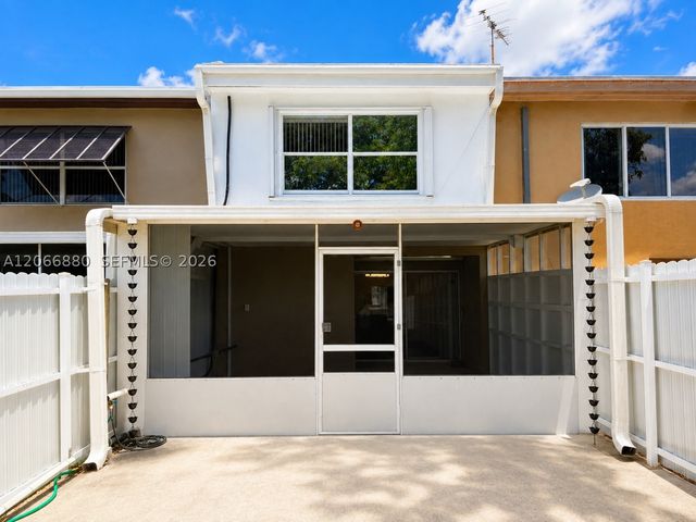 1720 W 75th St, Hialeah, FL 33014