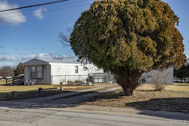 115 Foxworth Avenue, St Robert, MO 65584