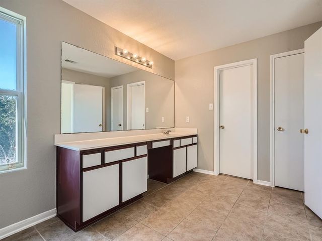 11010 Walkup Way, Houston, TX 77044