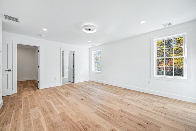 2 Boette Lane, Foxboro, MA 02035