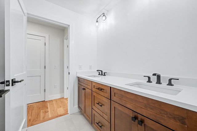 2 Boette Lane, Foxboro, MA 02035