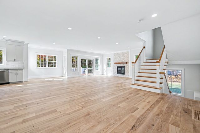 2 Boette Lane, Foxboro, MA 02035