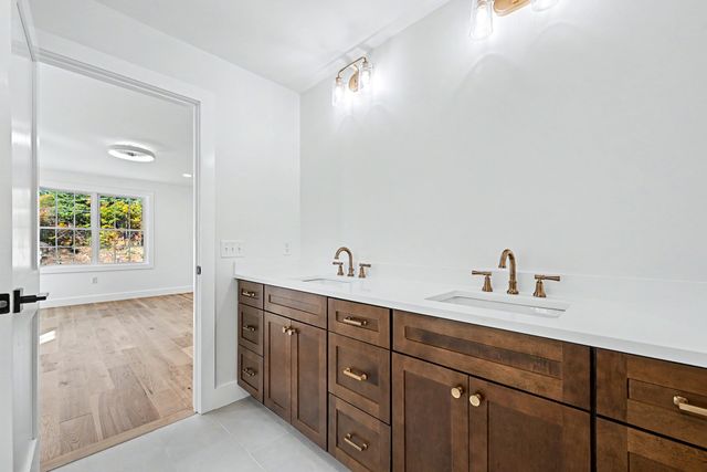 2 Boette Lane, Foxboro, MA 02035