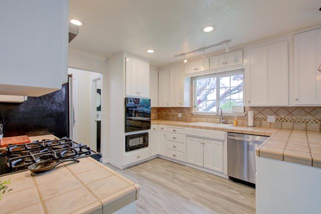 605 Camellia St, Turlock, CA 95380