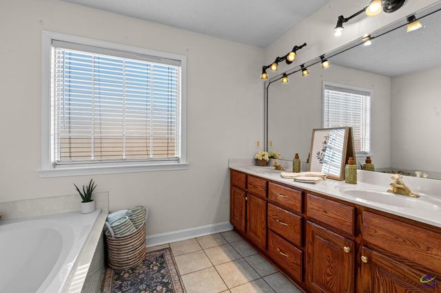 101 Bay Laurel Circle, Warner Robins, GA 31088