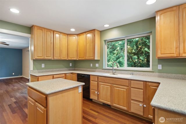 5662 Hicks Ave NE, Bremerton, WA 98311