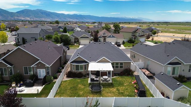 464 S HARMONY DR, Layton, UT 84041