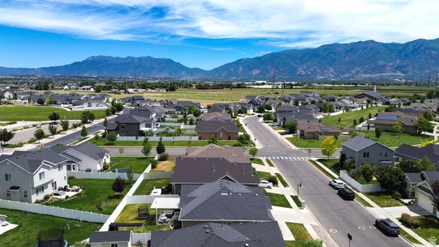 464 S HARMONY DR, Layton, UT 84041