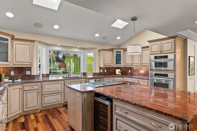 3725 Hollywood Drive NE, Olympia, WA 98516