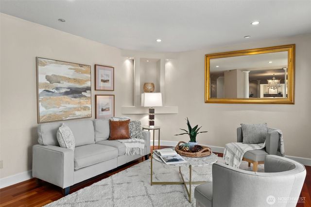 3725 Hollywood Drive NE, Olympia, WA 98516