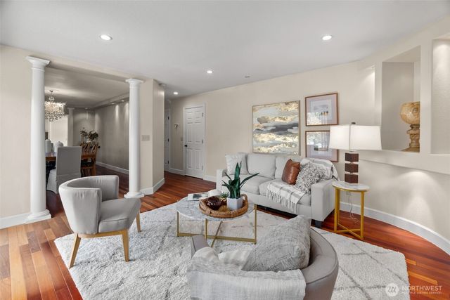 3725 Hollywood Drive NE, Olympia, WA 98516