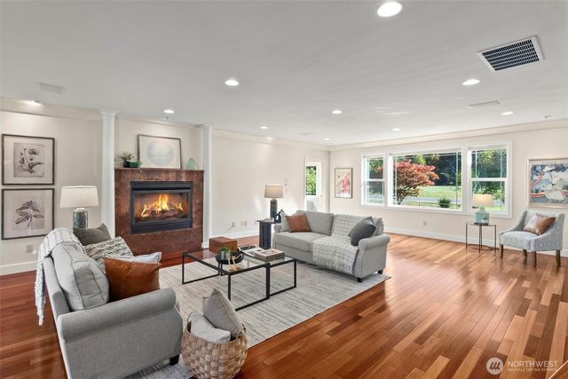 3725 Hollywood Drive NE, Olympia, WA 98516