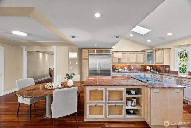 3725 Hollywood Drive NE, Olympia, WA 98516