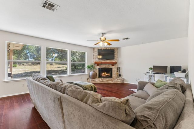 6005 La Mesa ST, Lago Vista, TX 78645
