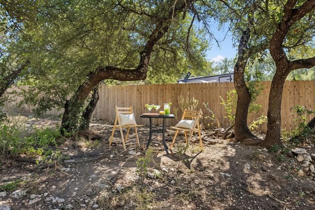 6005 La Mesa ST, Lago Vista, TX 78645
