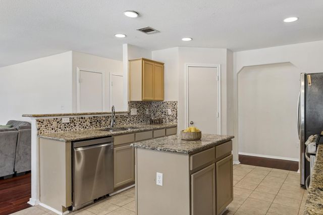 6005 La Mesa ST, Lago Vista, TX 78645