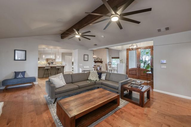 6090 Amber Avenue, Clovis, CA 93619