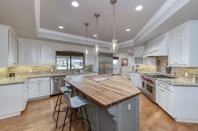 6090 Amber Avenue, Clovis, CA 93619