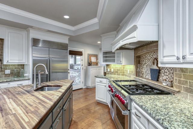 6090 Amber Avenue, Clovis, CA 93619